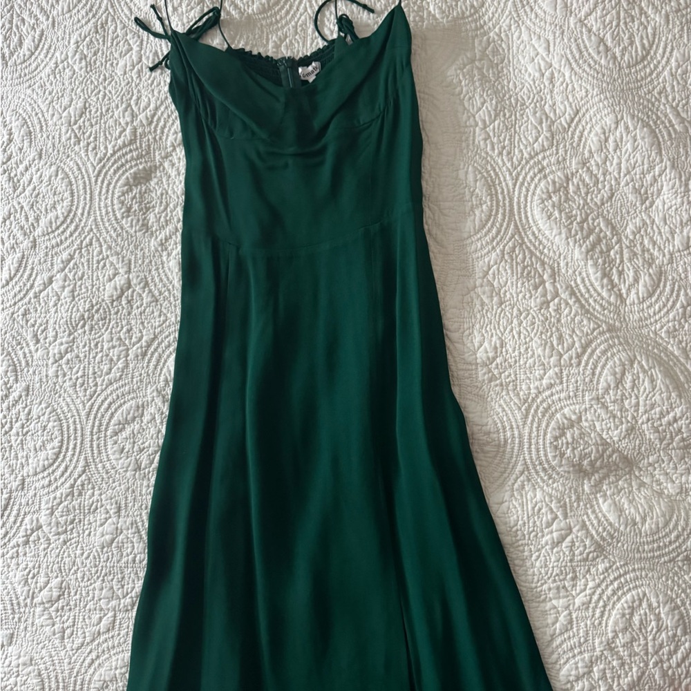 Flattering reformation dress lightly worn